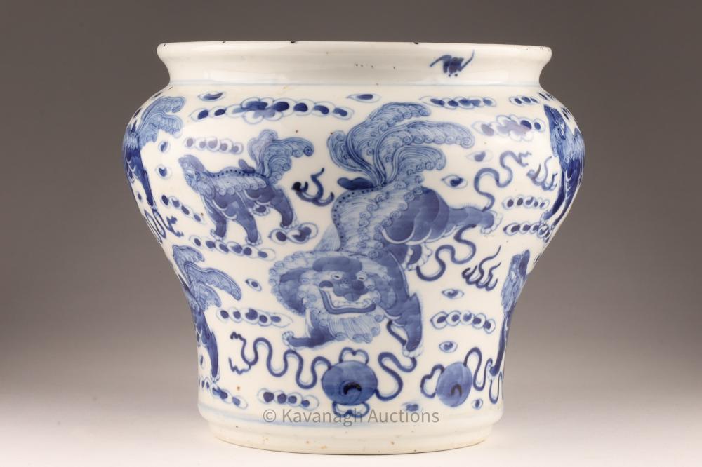 Auction comp thumbnail for Chinese blue and white Foo Lion spittoon vase