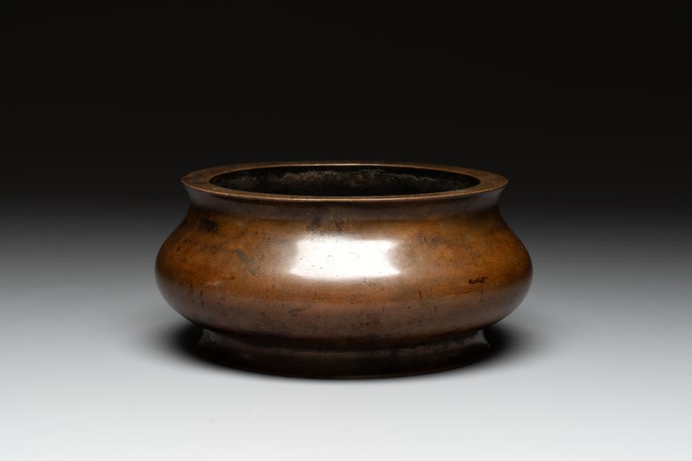 Large Chinese bronze censer Xuande mark auction lot