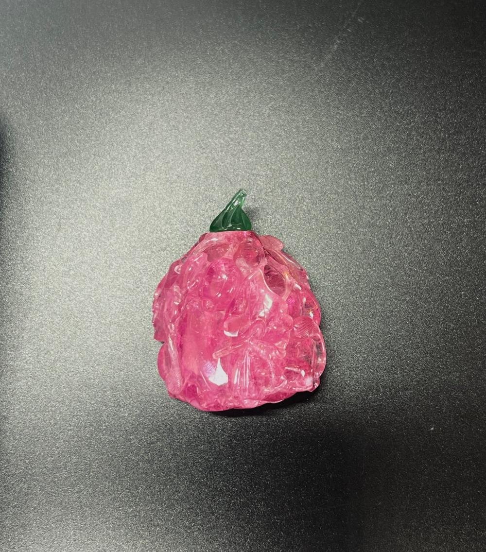 Deep pink tourmaline snuff bottle sold at Eddie's Auction