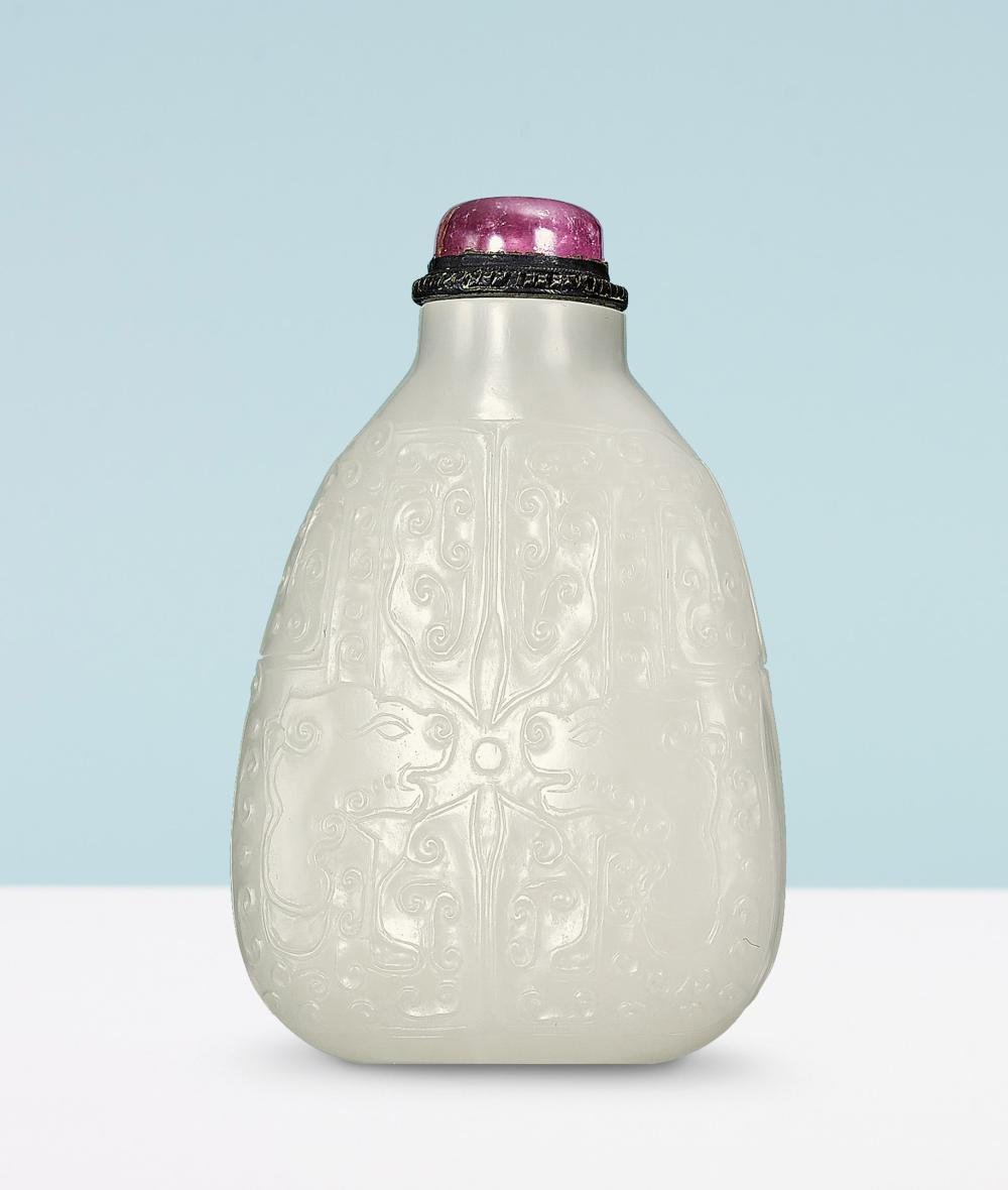 White jade dragon motif snuff bottle sold at Yu Jen Taipei