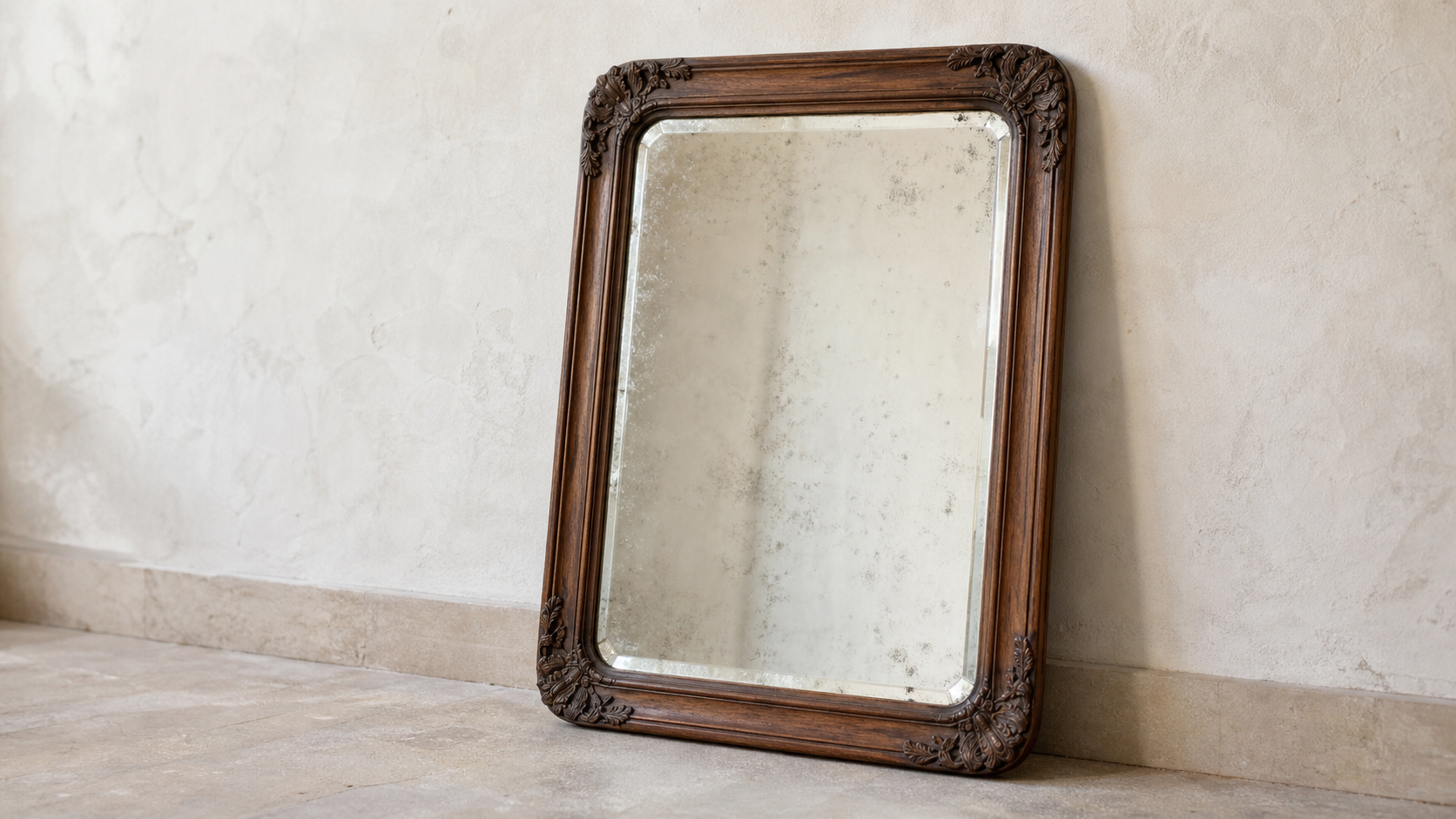 Master The Art Of Spotting Genuine Antique Mirrors With These 5 Clues