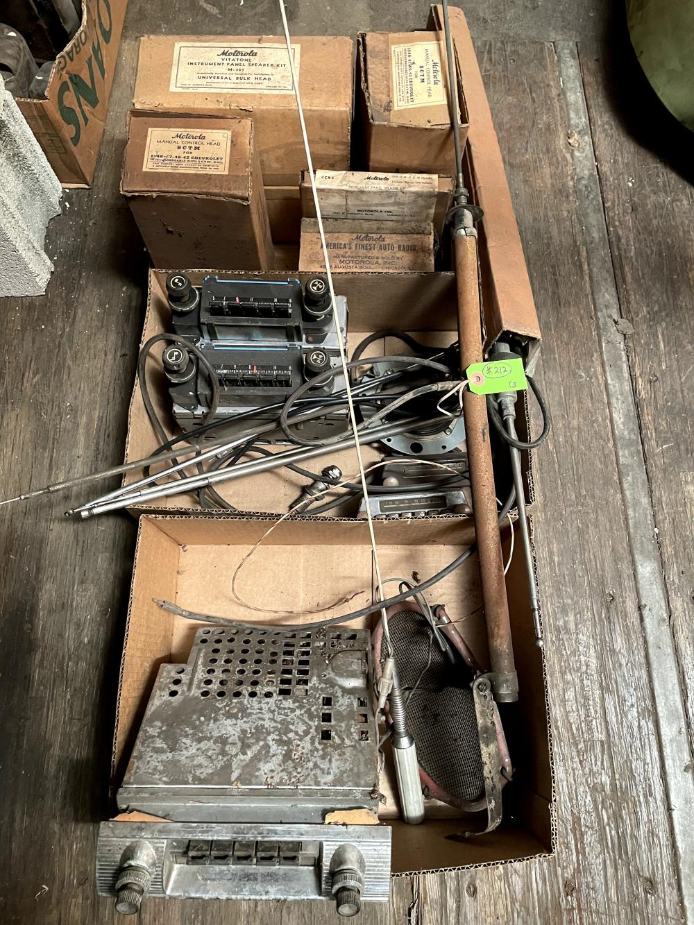 Antique Philco radio value reference with model, chassis, tube layout, cabinet, dial, speaker, repairs, photos, and condition