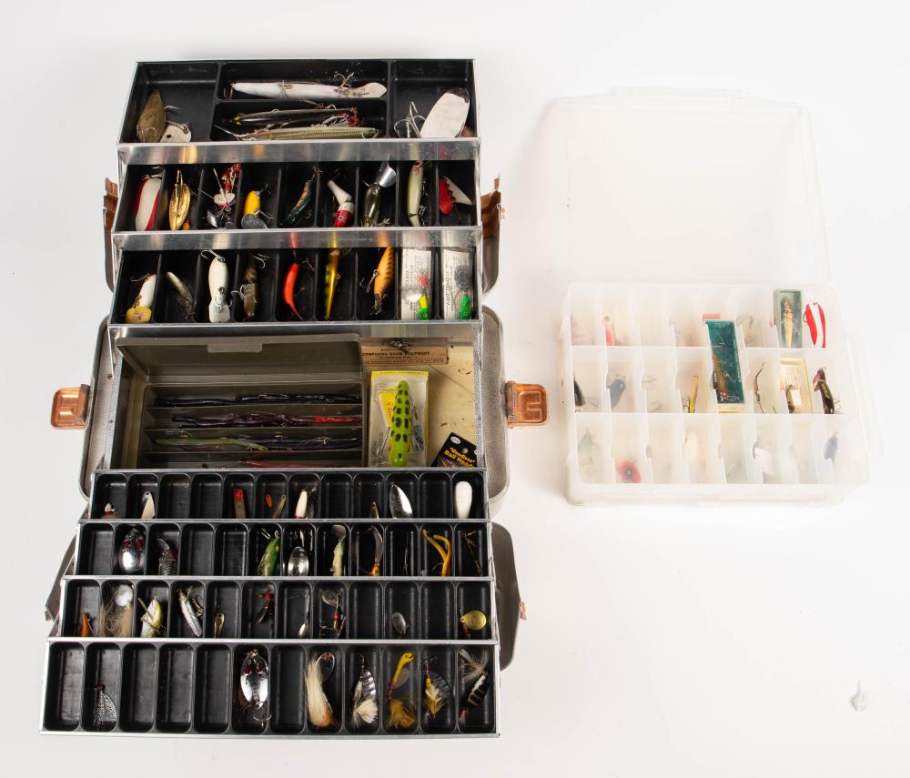 Market example: mostly vintage fishing lures including Heddon
