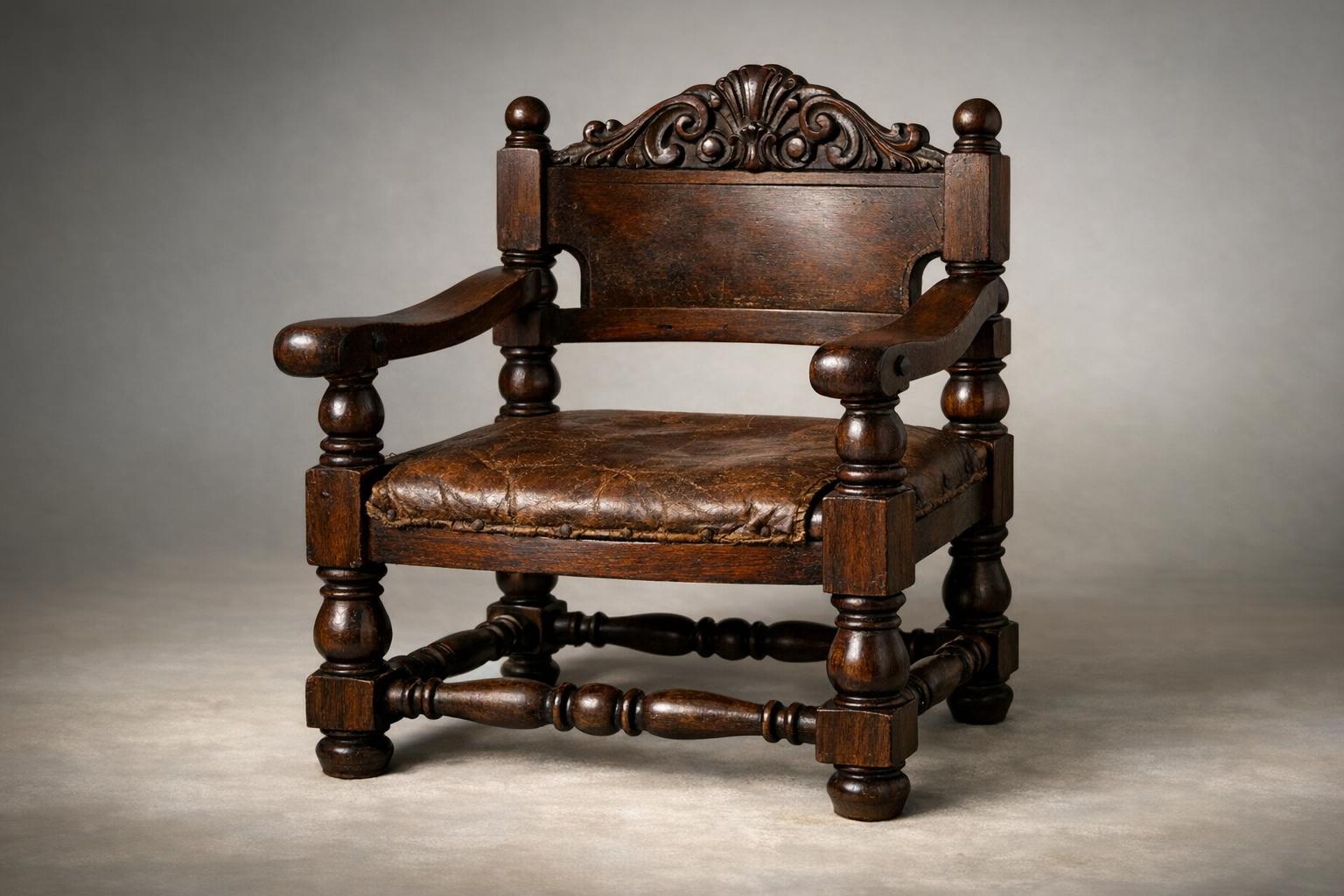 Venezuelan colonial furniture value reference with cedro, caoba, carving, joinery, hardware, surface, repairs, photos, and condition
